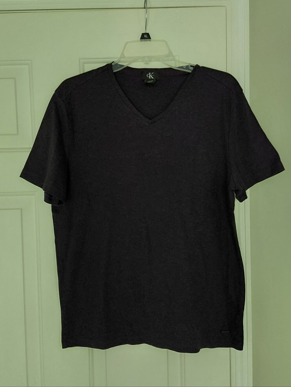 Calvin Klein Mens Charcoal Gray Cotton Soft V- Neck Tshirt Size Medium